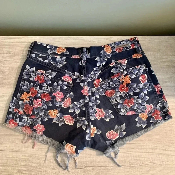 Citizens Of Humanity Chloe Floral Cutoff Shorts 29 - Picture 3 of 10